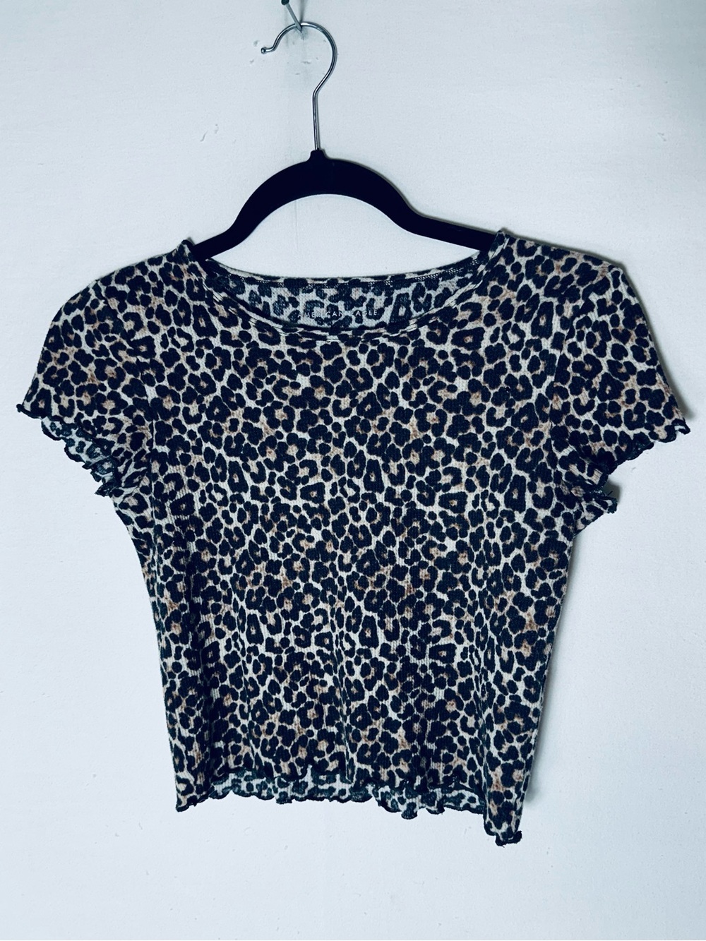 American Eagle Leopard Print Lettuce Trim Ribbed Crop Top Baby Tee Size XS Retro